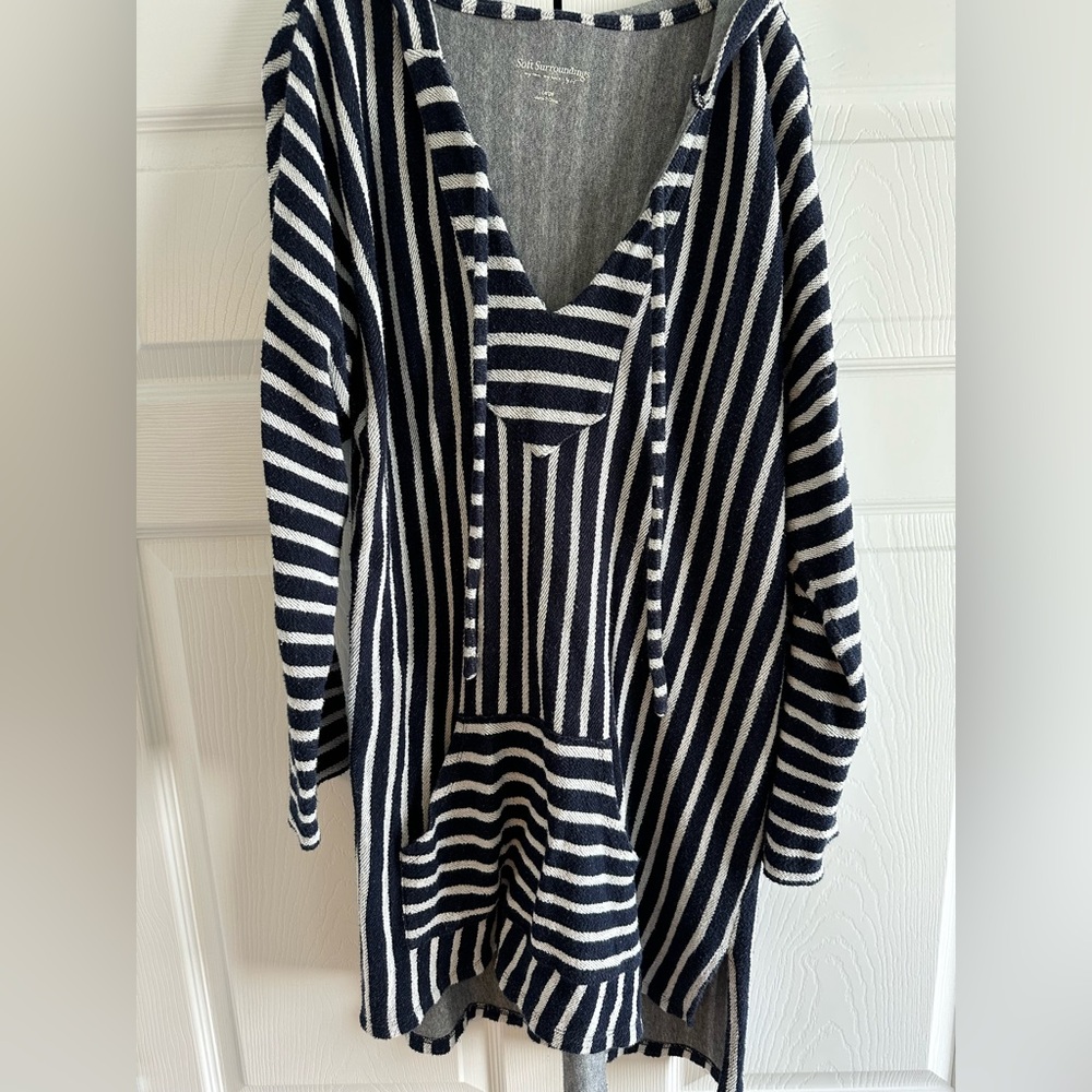 Soft surroundings Navy and White Women's tunic length hoodie